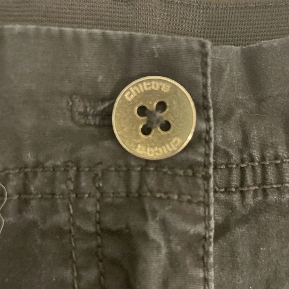 Chico's Black Casual Fly Front Cargo Basic Crop Pants Size 2.5 US size 14‎